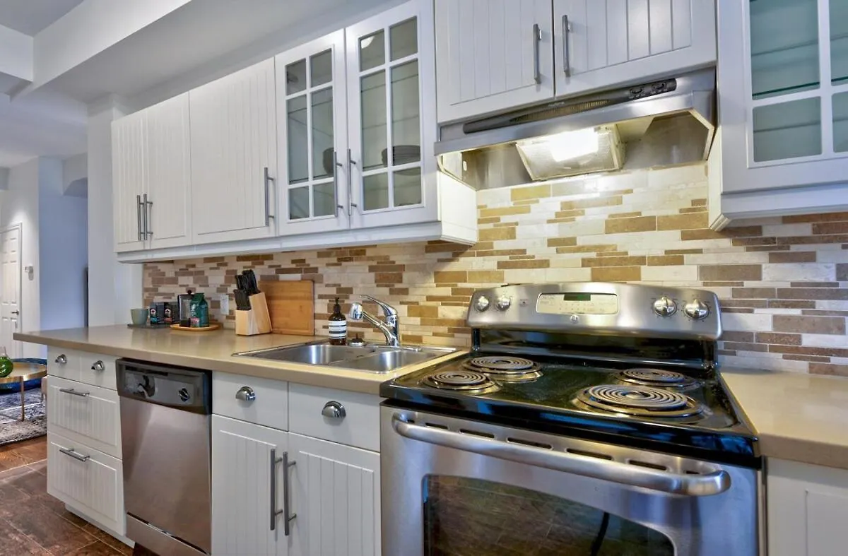 The Mitchell Haus-Style In The Heart Of Toronto Apartment