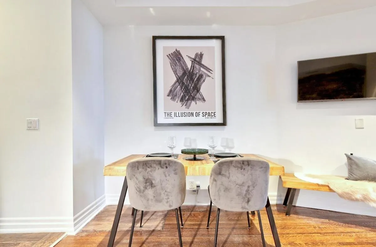 The Mitchell Haus-Style In The Heart Of Toronto Apartment