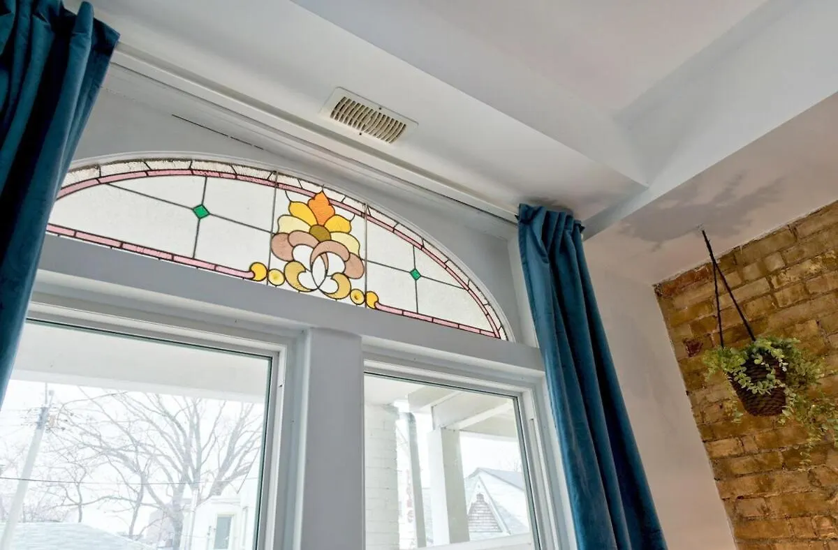 The Mitchell Haus-Style In The Heart Of Toronto Apartment